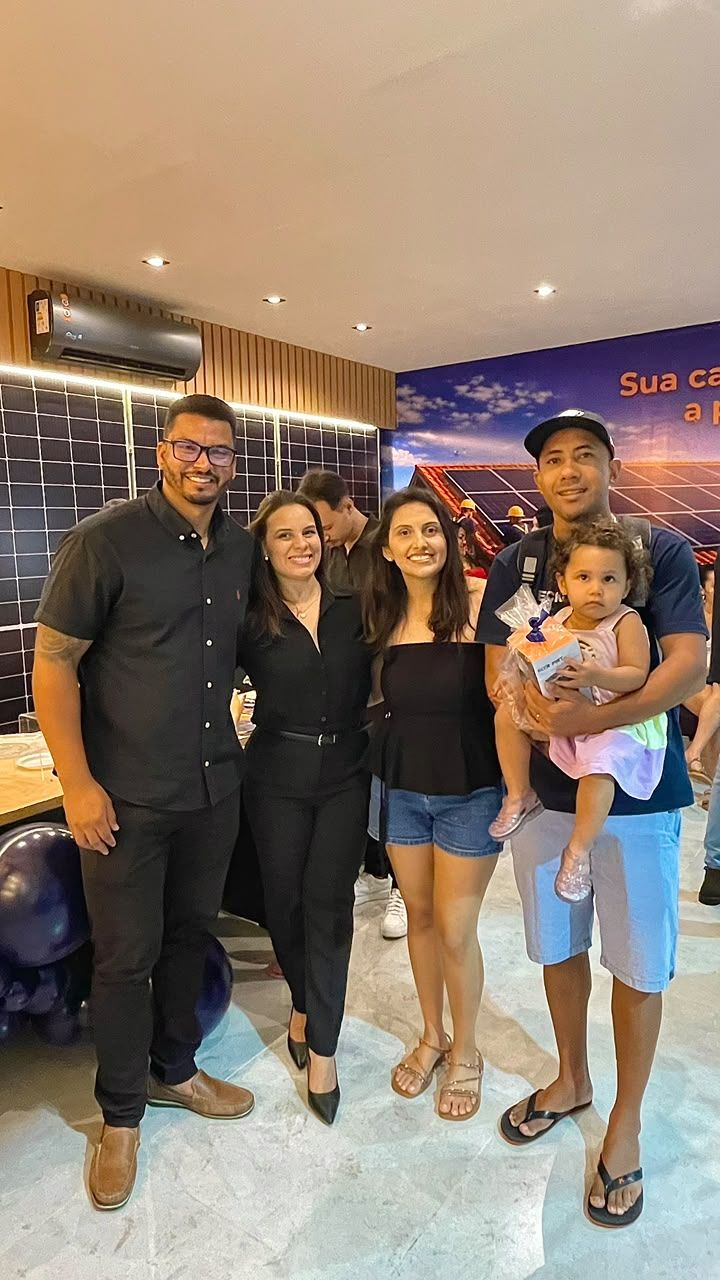 Cliente da SunTech Nexus na entrega do sistema