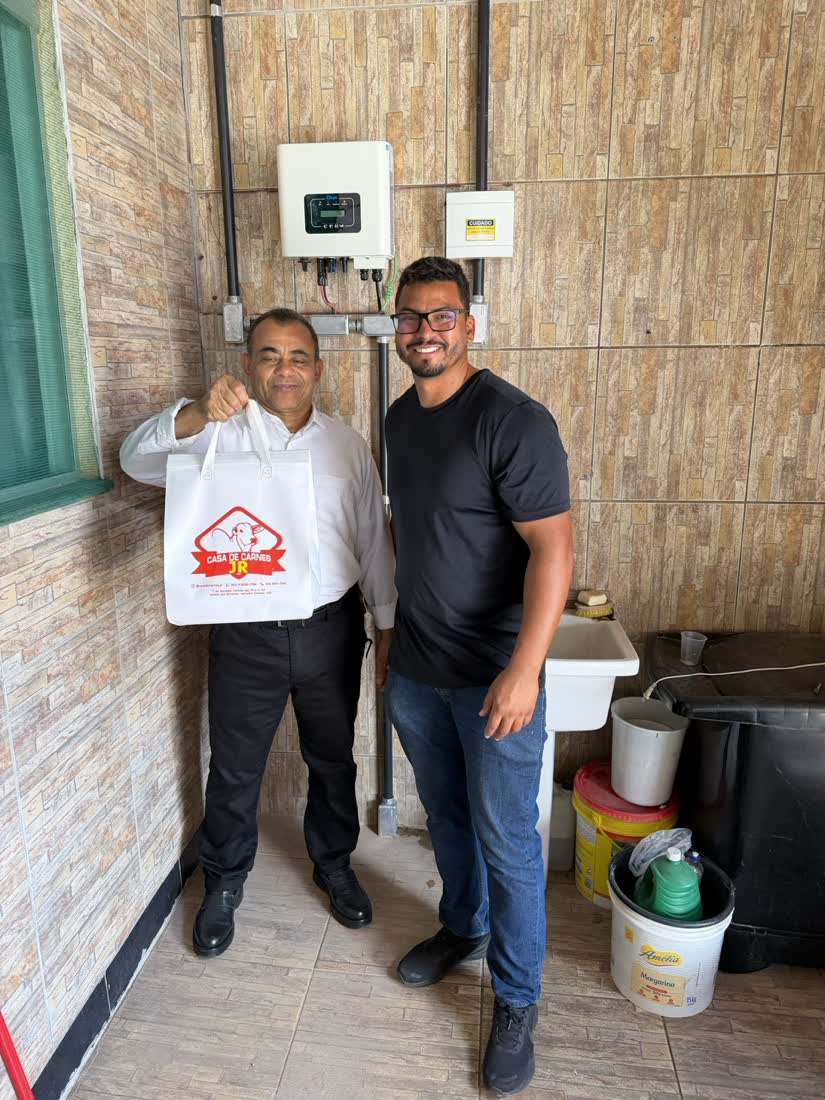 Cliente da SunTech Nexus na entrega do sistema