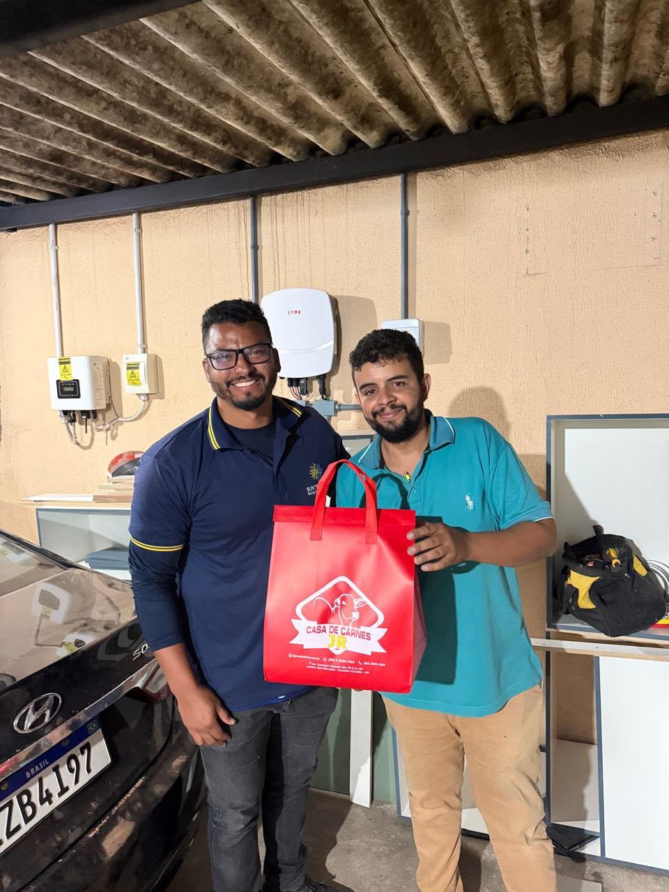 Cliente da SunTech Nexus na entrega do sistema